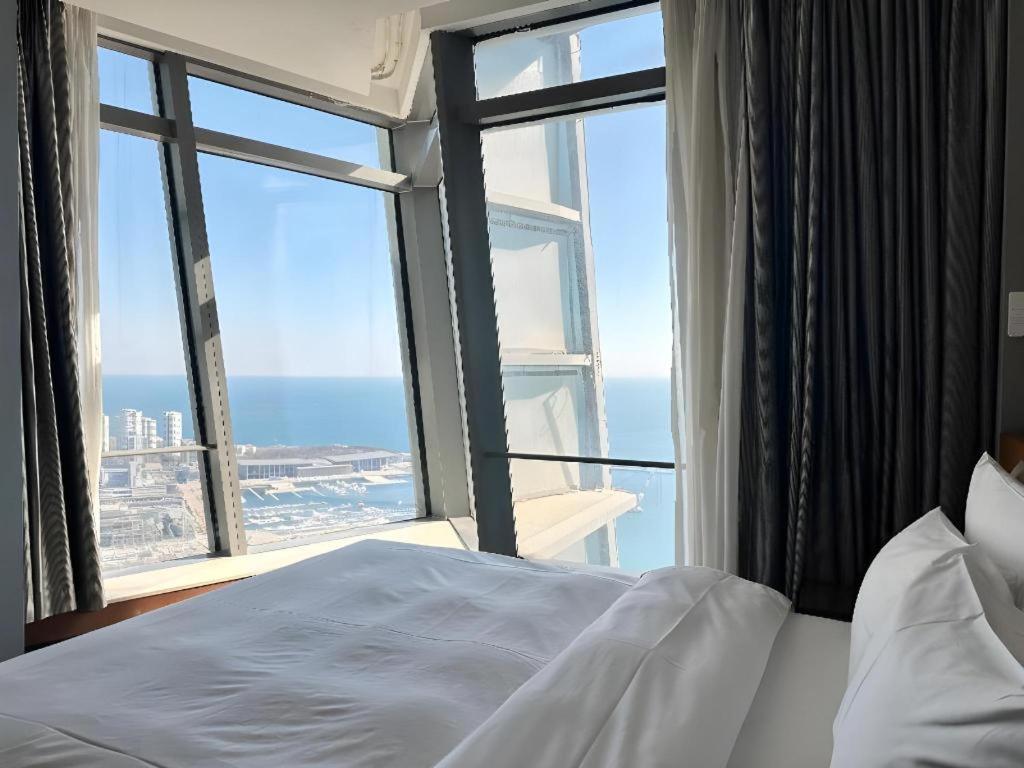 Grand Madison Qingdao Harbour-View Central（Former Qingdao Farglory Hotel） מראה חיצוני תמונה