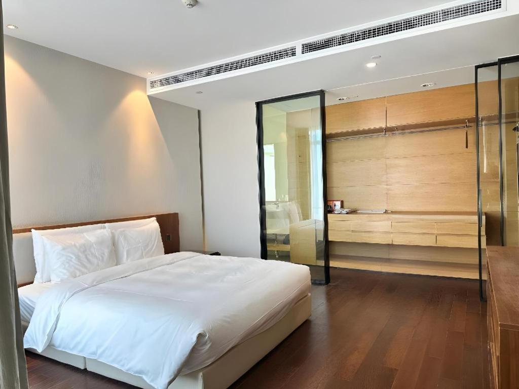 Grand Madison Qingdao Harbour-View Central（Former Qingdao Farglory Hotel） מראה חיצוני תמונה