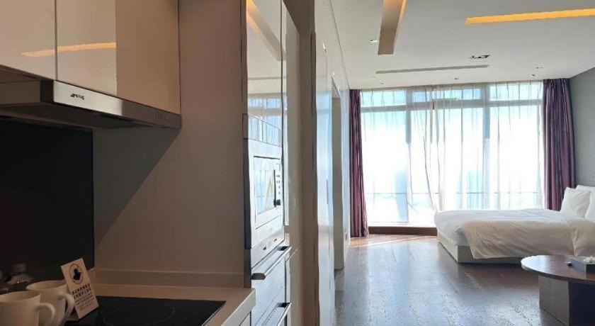 Grand Madison Qingdao Harbour-View Central（Former Qingdao Farglory Hotel） מראה חיצוני תמונה